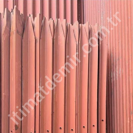Köşebent Direk 40X40X3MM 200CM HAZIR DELİKLİ UCU SİVRİ Köşebent Direk 40X40X3MM 200CM HAZIR DELİKLİ UCU SİVRİ